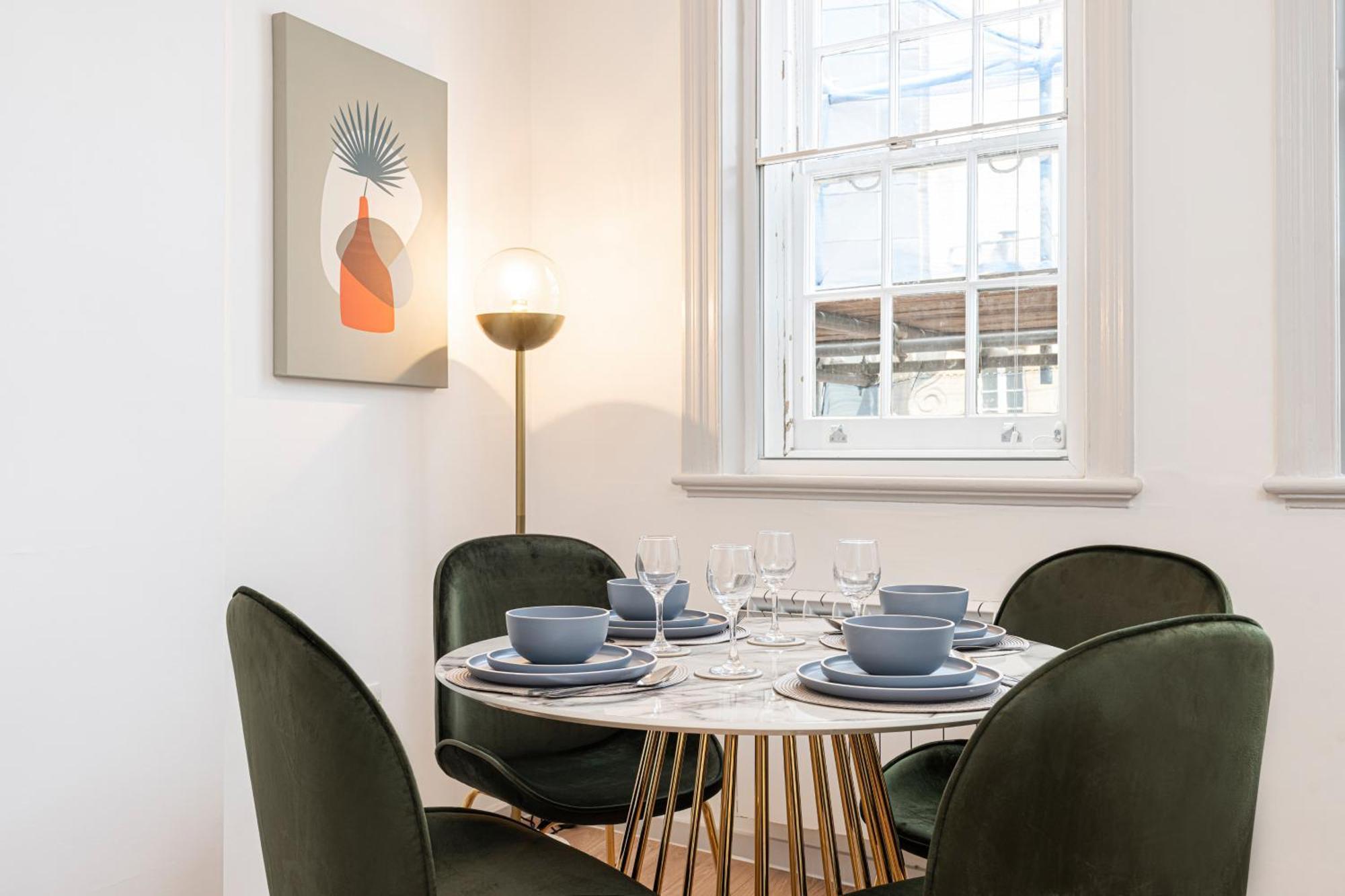 Stylish 1 Bed Flats In Soho, Next To Piccadilly Circus And Trafalgar Square Лондон Экстерьер фото