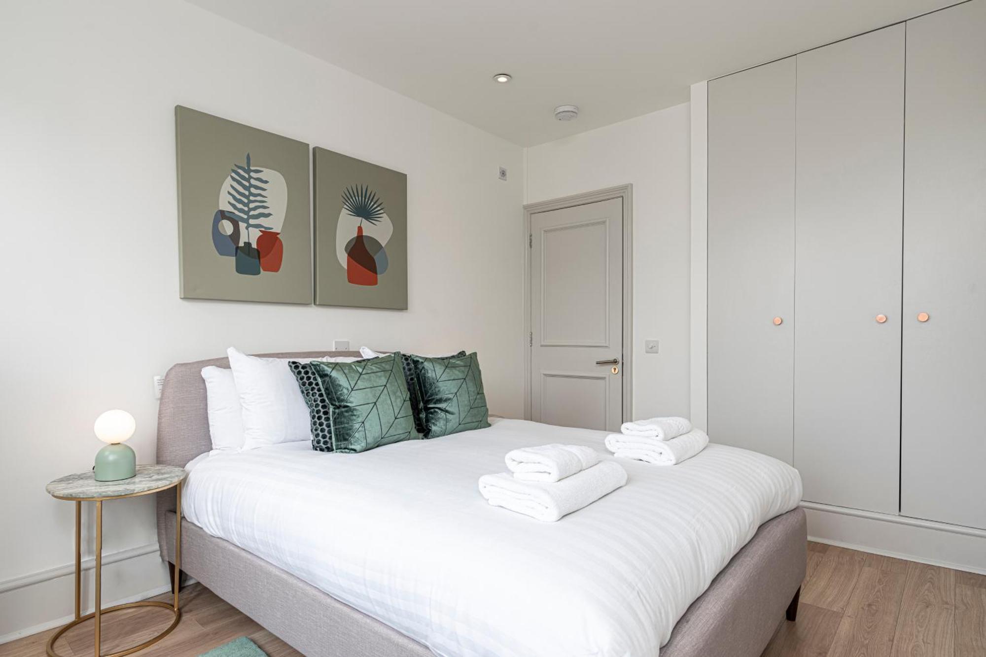 Stylish 1 Bed Flats In Soho, Next To Piccadilly Circus And Trafalgar Square Лондон Экстерьер фото